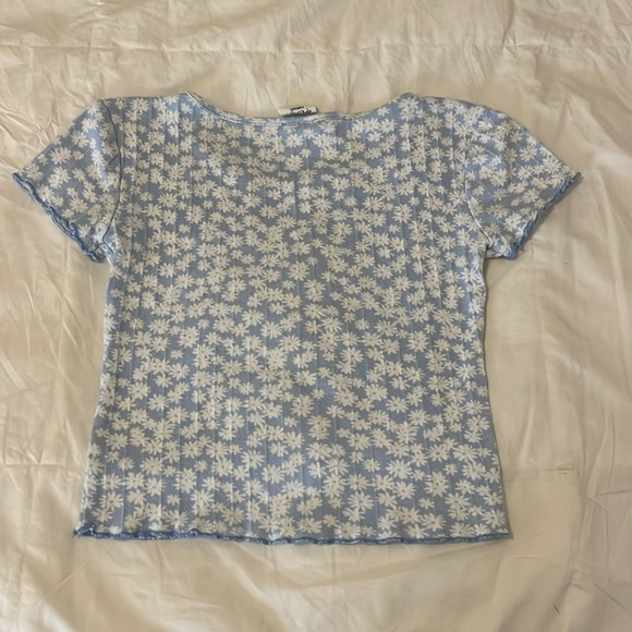 Blue tee with flowers - Picture 2 of 3